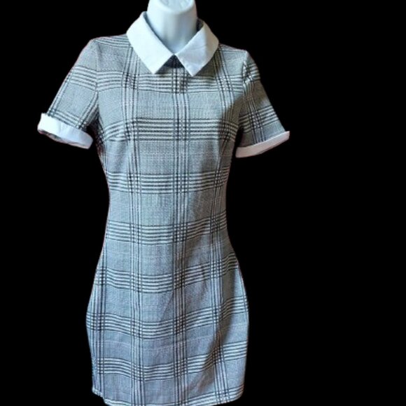 Short Gray and White Dress Size Small - Picture 1 of 4